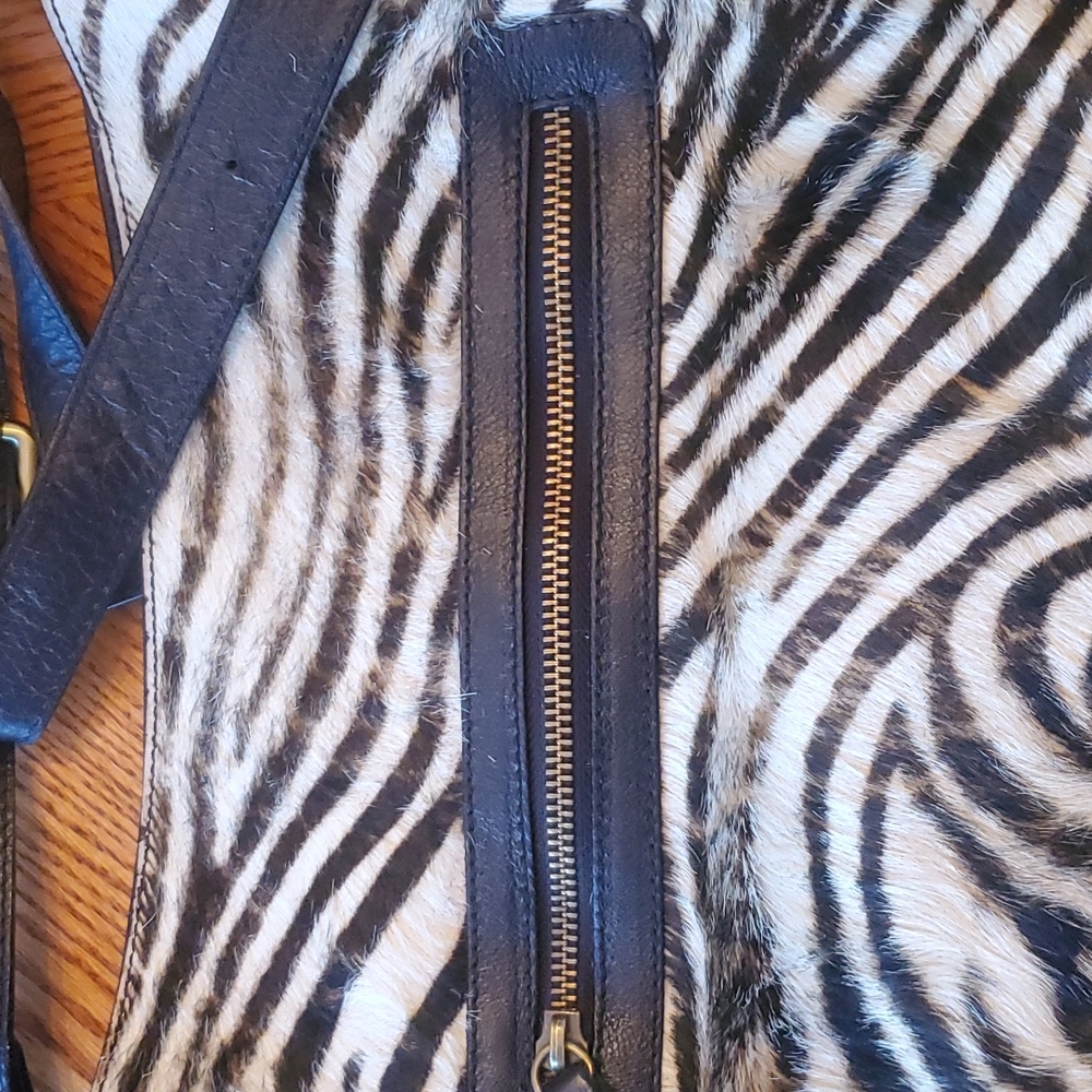Innue leather,zebra print, cross body purse. - Picture 4 of 8